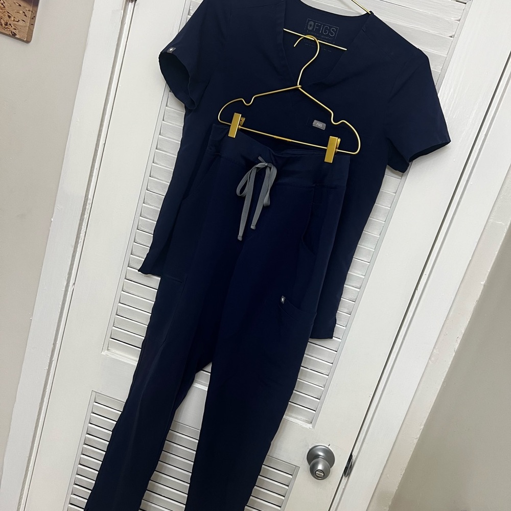 FIGS SET-Navy (top small, pant small tall)